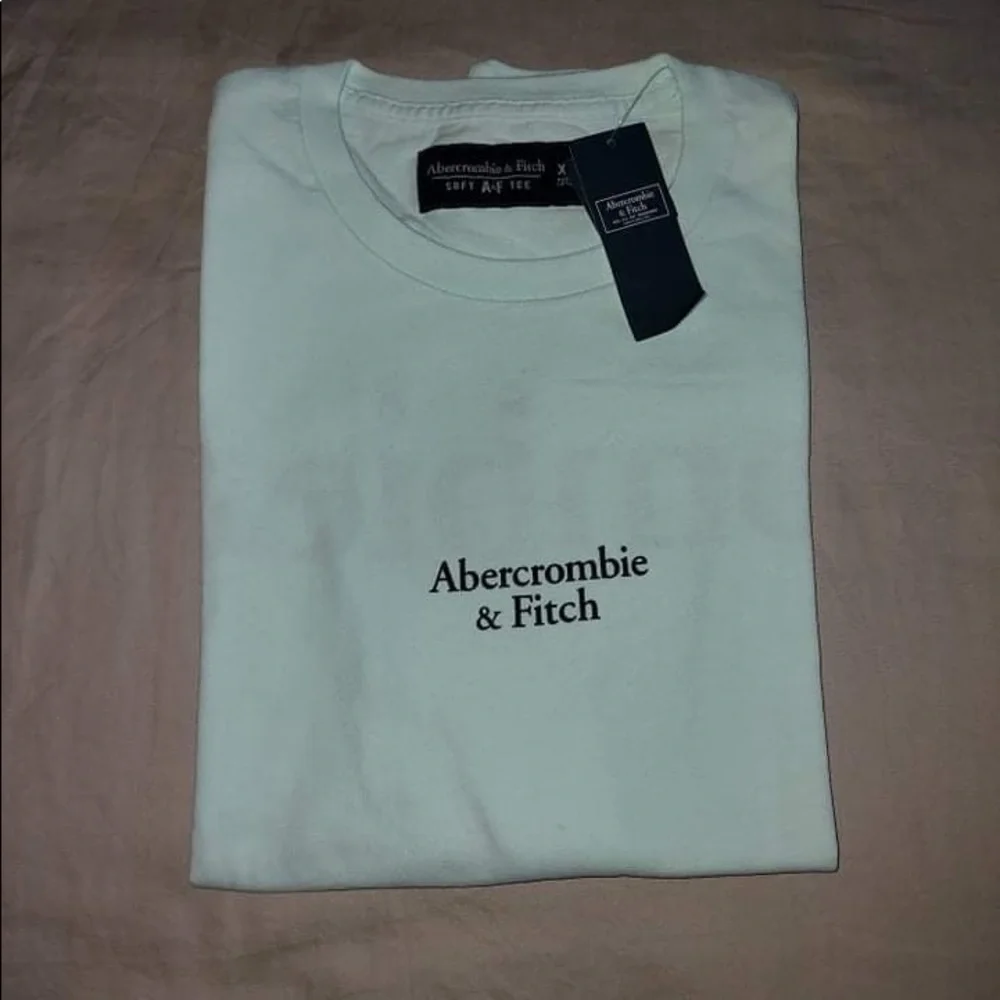 Abercrombie and Fitch Long sleeve tee size XS new